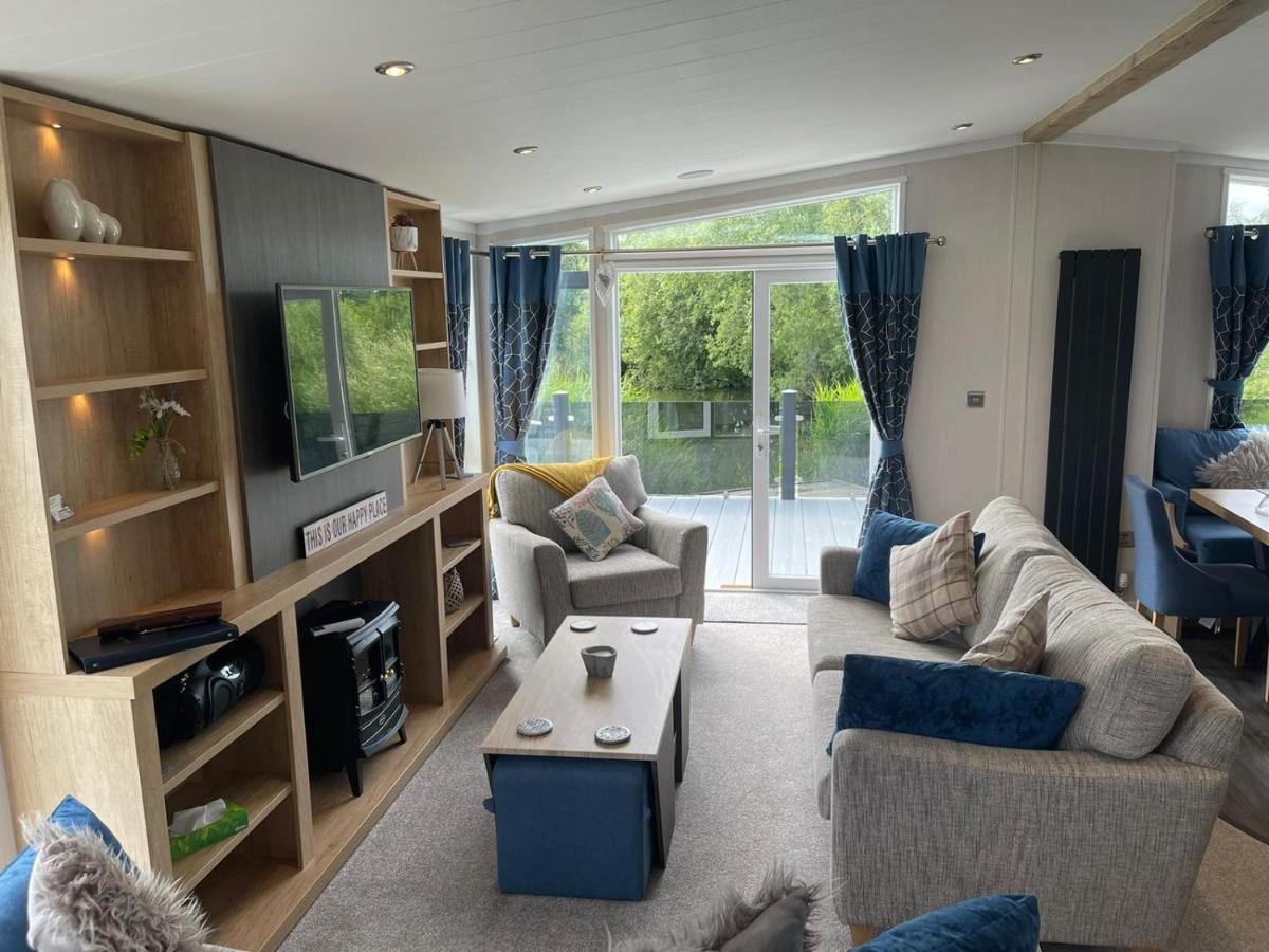 Indulgence Lakeside Lodge I3 With Hot Tub, Private Fishing Peg Situated At Tattershall Lakes Country Park Exteriör bild
