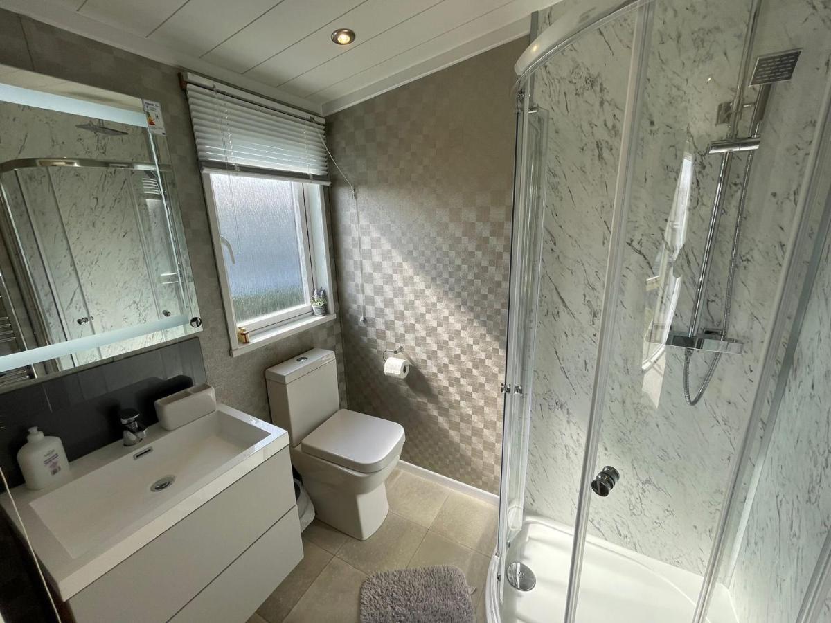 Indulgence Lakeside Lodge I3 With Hot Tub, Private Fishing Peg Situated At Tattershall Lakes Country Park Exteriör bild