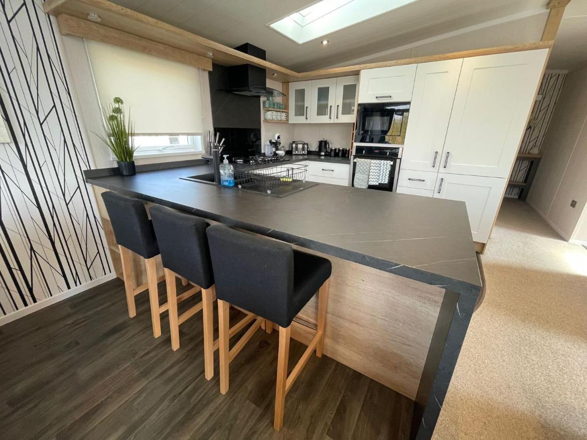 Indulgence Lakeside Lodge I3 With Hot Tub, Private Fishing Peg Situated At Tattershall Lakes Country Park Exteriör bild