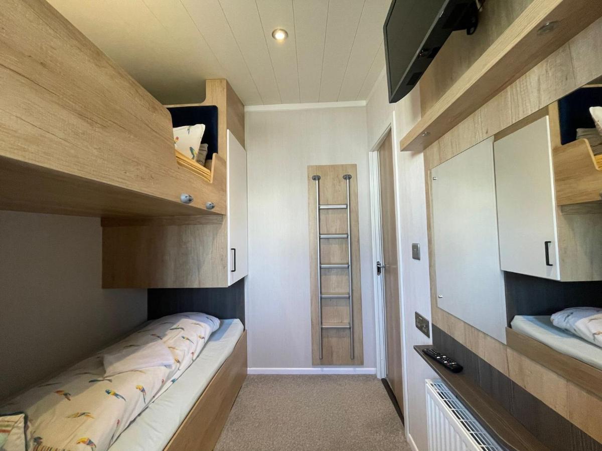 Indulgence Lakeside Lodge I3 With Hot Tub, Private Fishing Peg Situated At Tattershall Lakes Country Park Exteriör bild