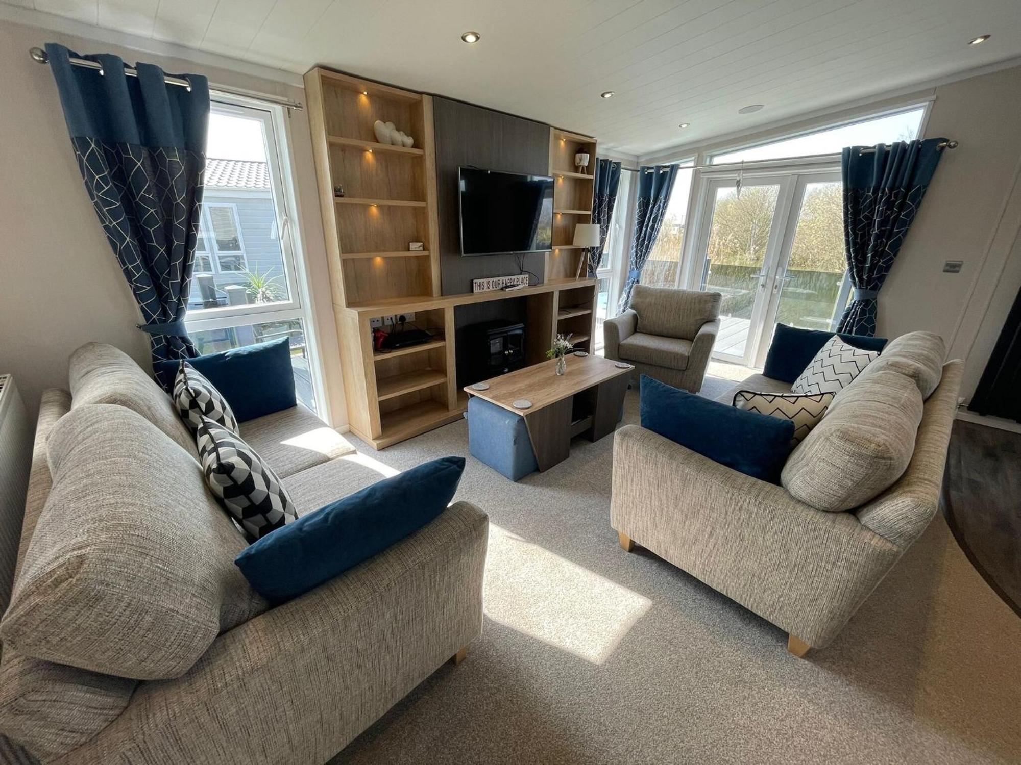 Indulgence Lakeside Lodge I3 With Hot Tub, Private Fishing Peg Situated At Tattershall Lakes Country Park Exteriör bild