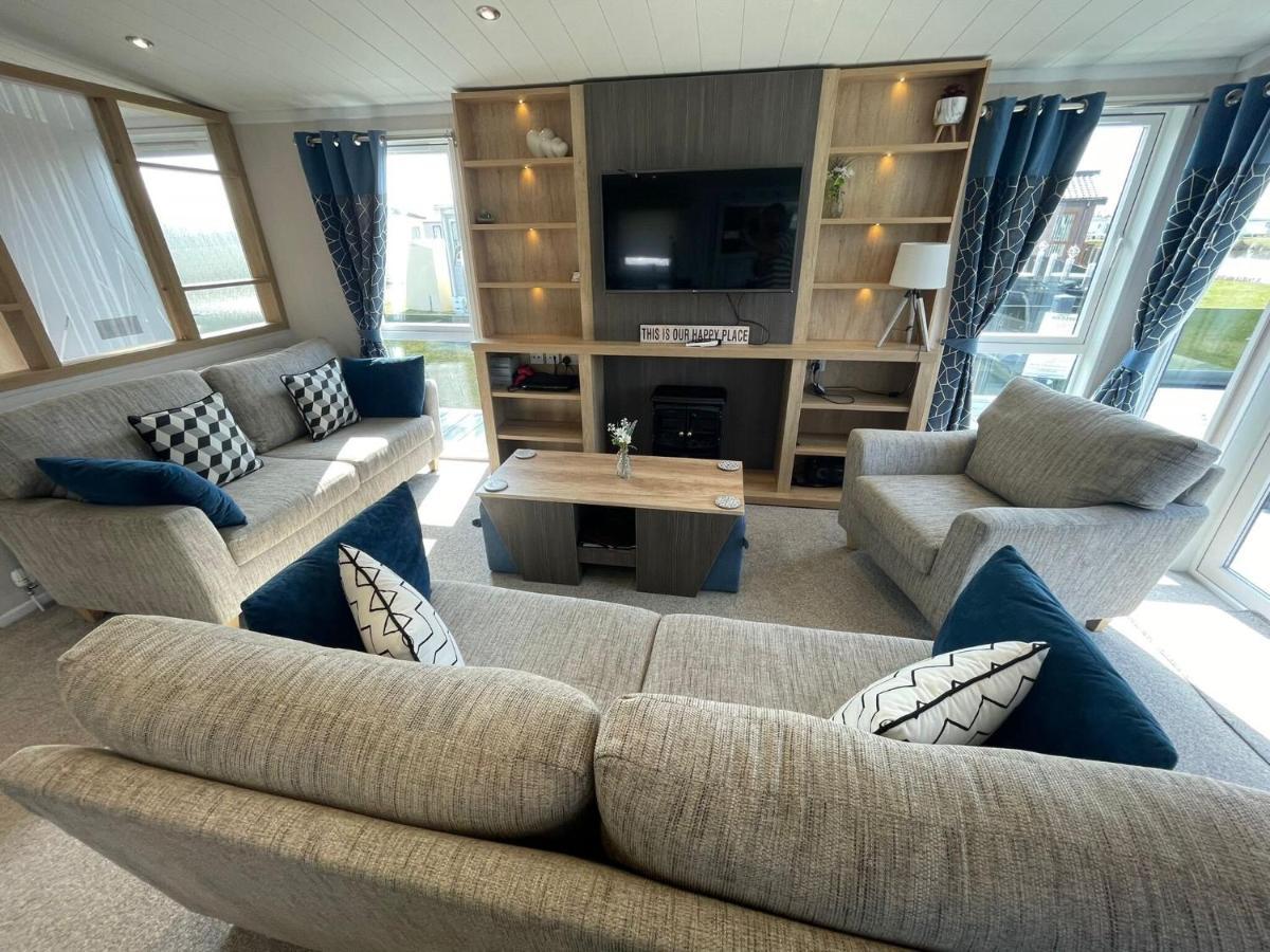 Indulgence Lakeside Lodge I3 With Hot Tub, Private Fishing Peg Situated At Tattershall Lakes Country Park Exteriör bild