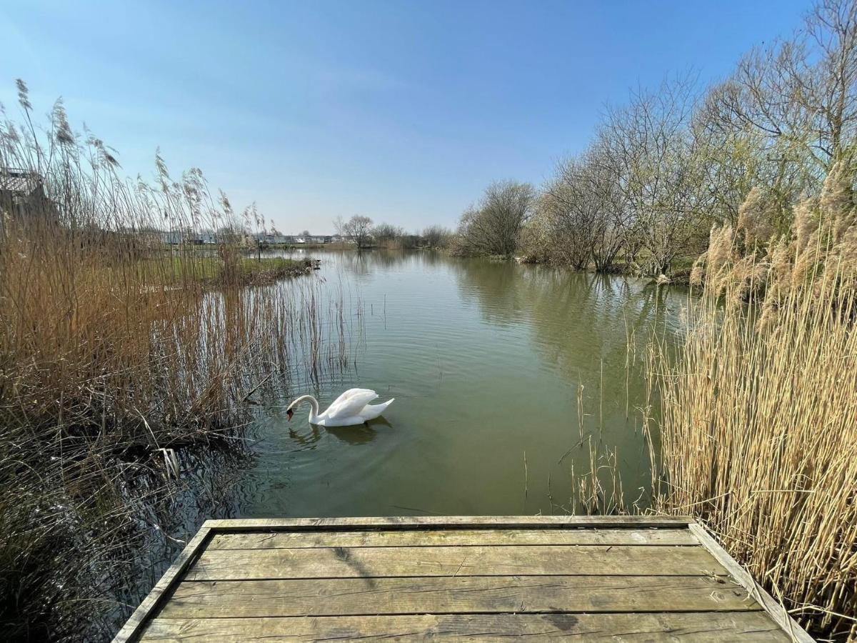 Indulgence Lakeside Lodge I3 With Hot Tub, Private Fishing Peg Situated At Tattershall Lakes Country Park Exteriör bild